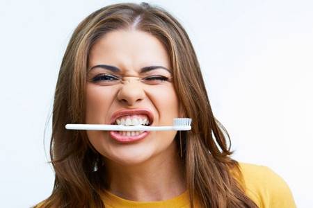 牙龈肿痛怎么办