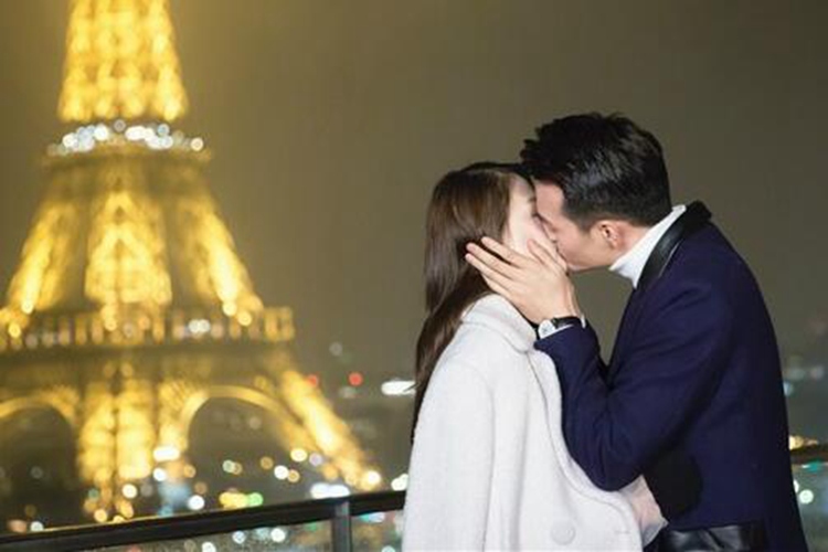 1537513321408220.jpg 情感咨询│和异地恋男友感情越来越淡,却对其他人有好感