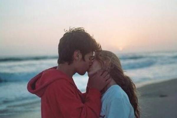 结婚多年的夫妻,如何保持爱情的甜蜜?