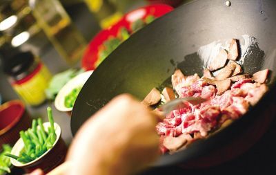 1537426277707502.jpg 世界上最开心的事情,莫过于一家人坐下来吃饭.jpg