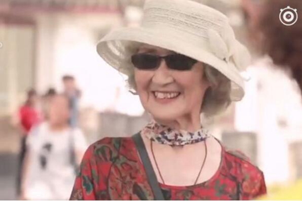 1534925034265323.jpg 女人最好的保养品就是不服老的心态,这个潮人奶奶美翻天了