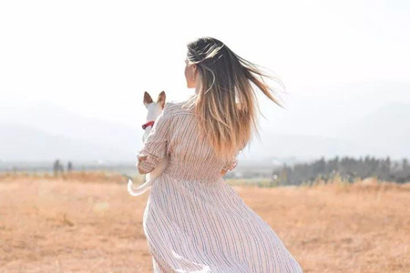 1535447467427261.jpg 即使在热恋中,女生也要学会独处