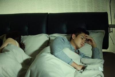 我一直在帮着他还债，因为孩子不能离婚！但也算活明白了！