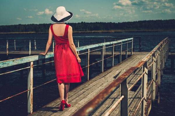 年薪千万又怎么样，那个女孩不过是富二代而已